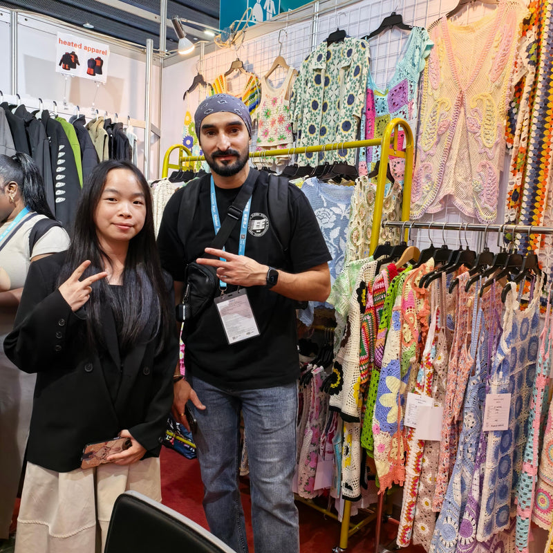 BENTA custom crochet garment factory communicating with international clients at Canton Fair