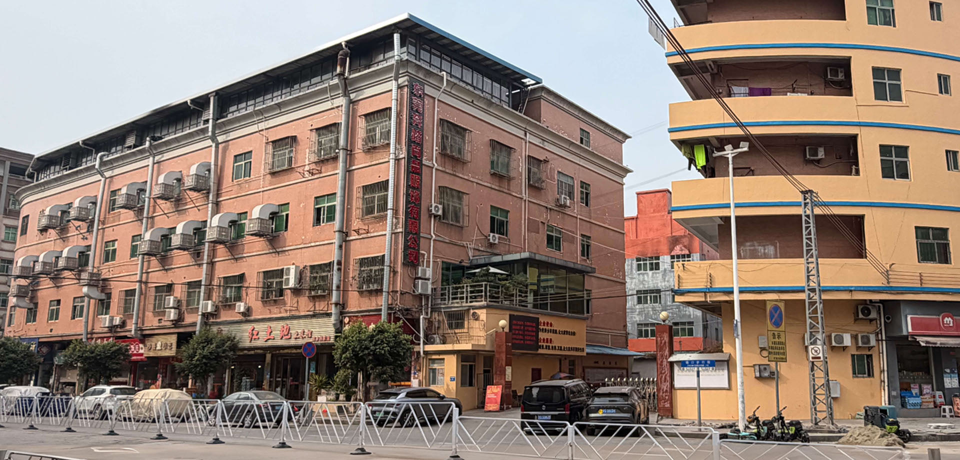 BENTA factory building exterior in Dongguan, textile crochet OEM manufacturer headquarters facade.